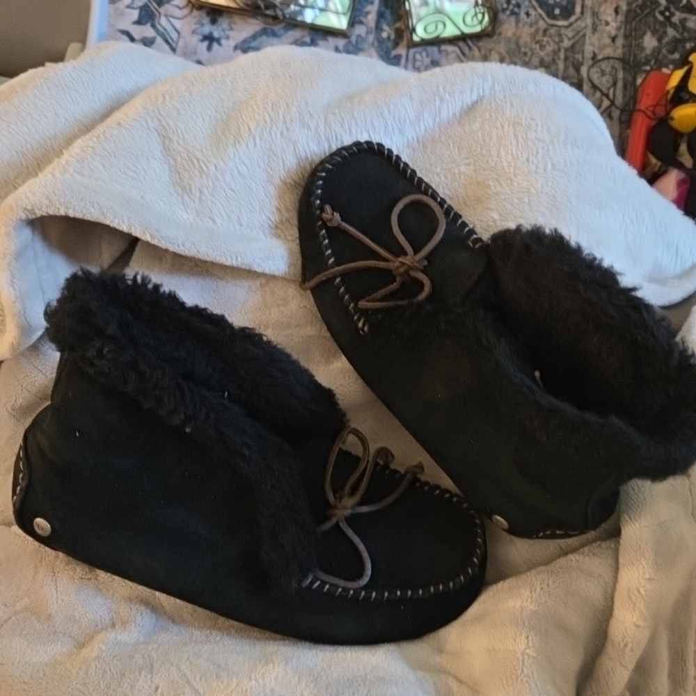 UGG‎ Alena Moccasin Slippers Womens Size 6  Black Goatskin Indoor Outdoor